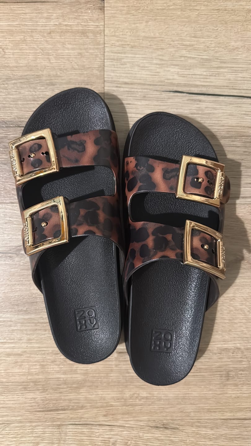 Customer photo review of כפכפי גומי בהדפס מנומר לנשים Partner III Fem