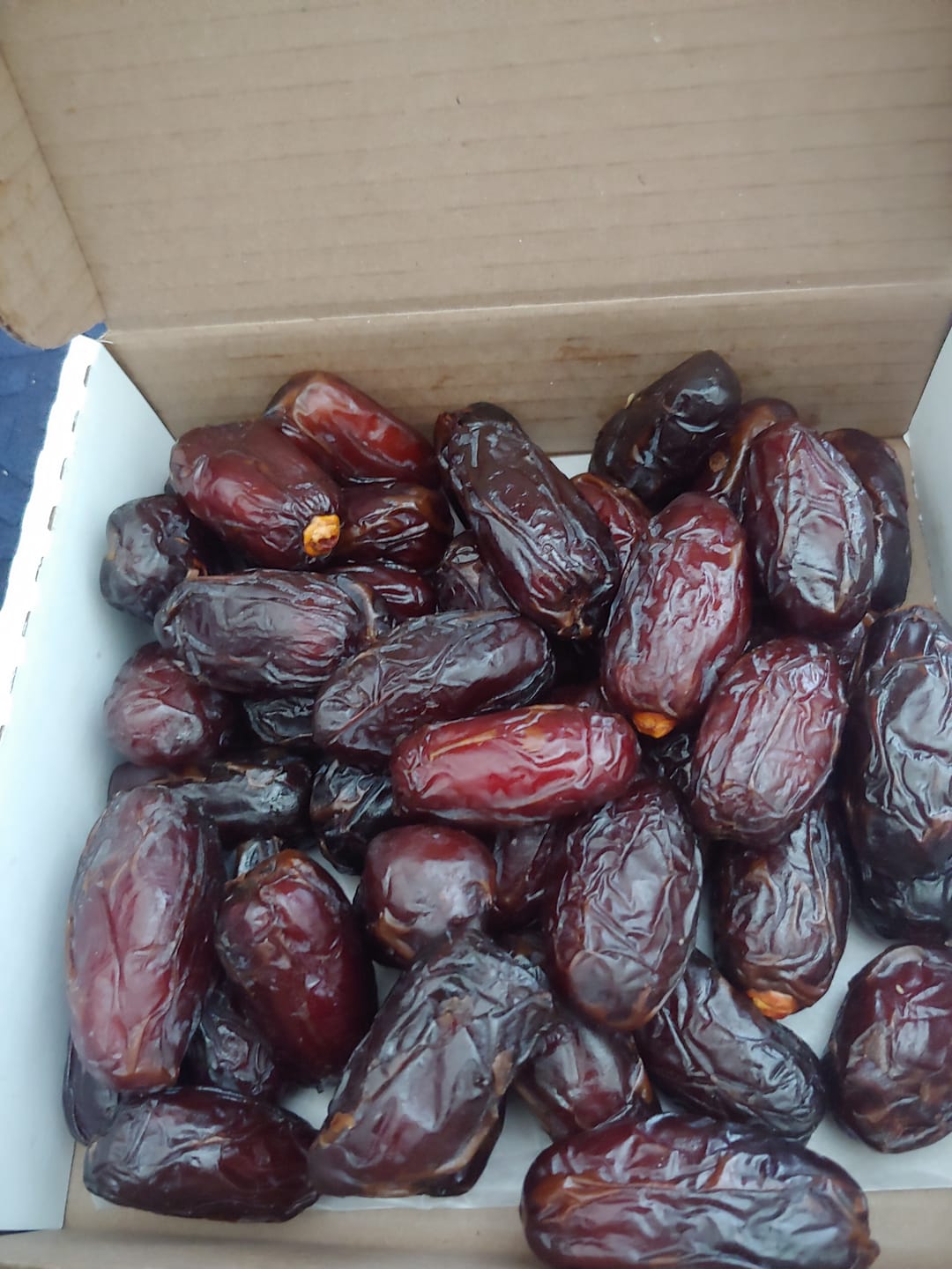 Customer photo review of Organic Premium Medjool Dates Box