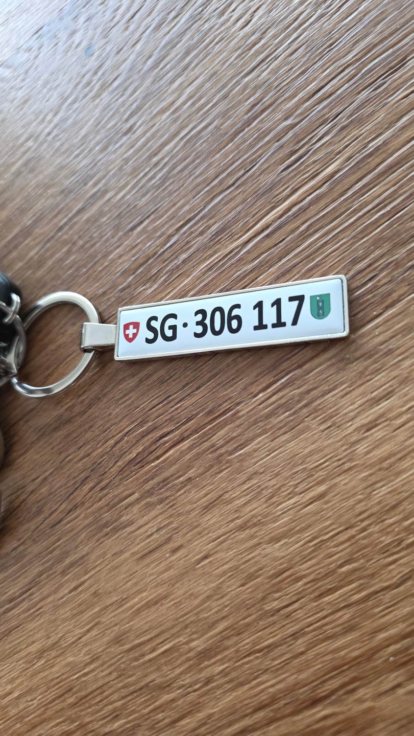 Customer photo review of Personalisierter Kennzeichen-Schlüsselanhänger – Dein Nummernschild als Anhänger