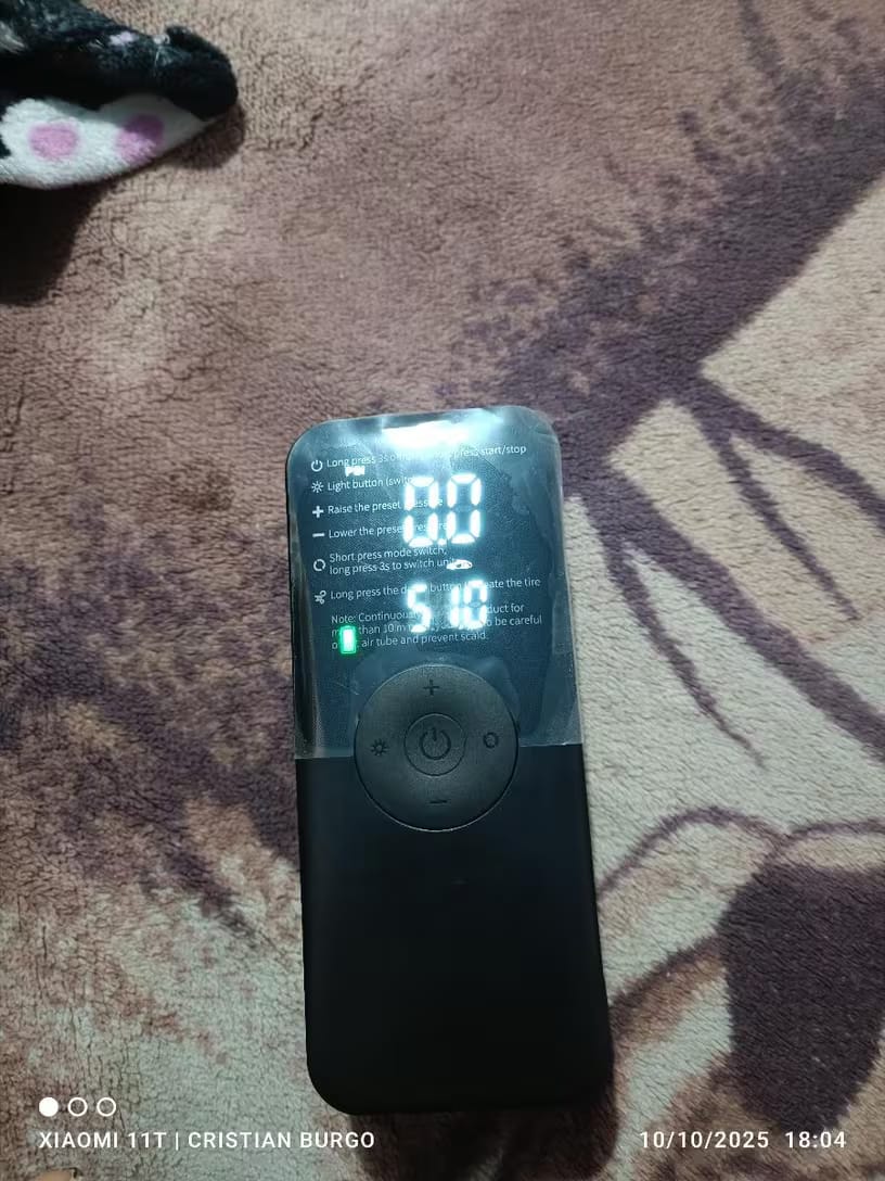 Customer photo review of Kabelloser Reifenkompressor – Tragbarer Digitaler Luftkompressor & Powerbank