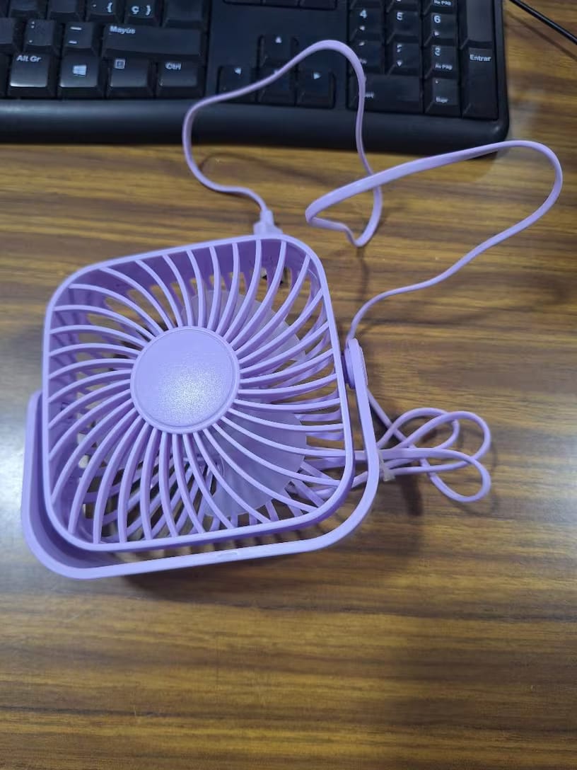 Customer photo review of USB Mini-Tischventilator – 10 cm Tragbarer 3-Stufen 360° Ventilator