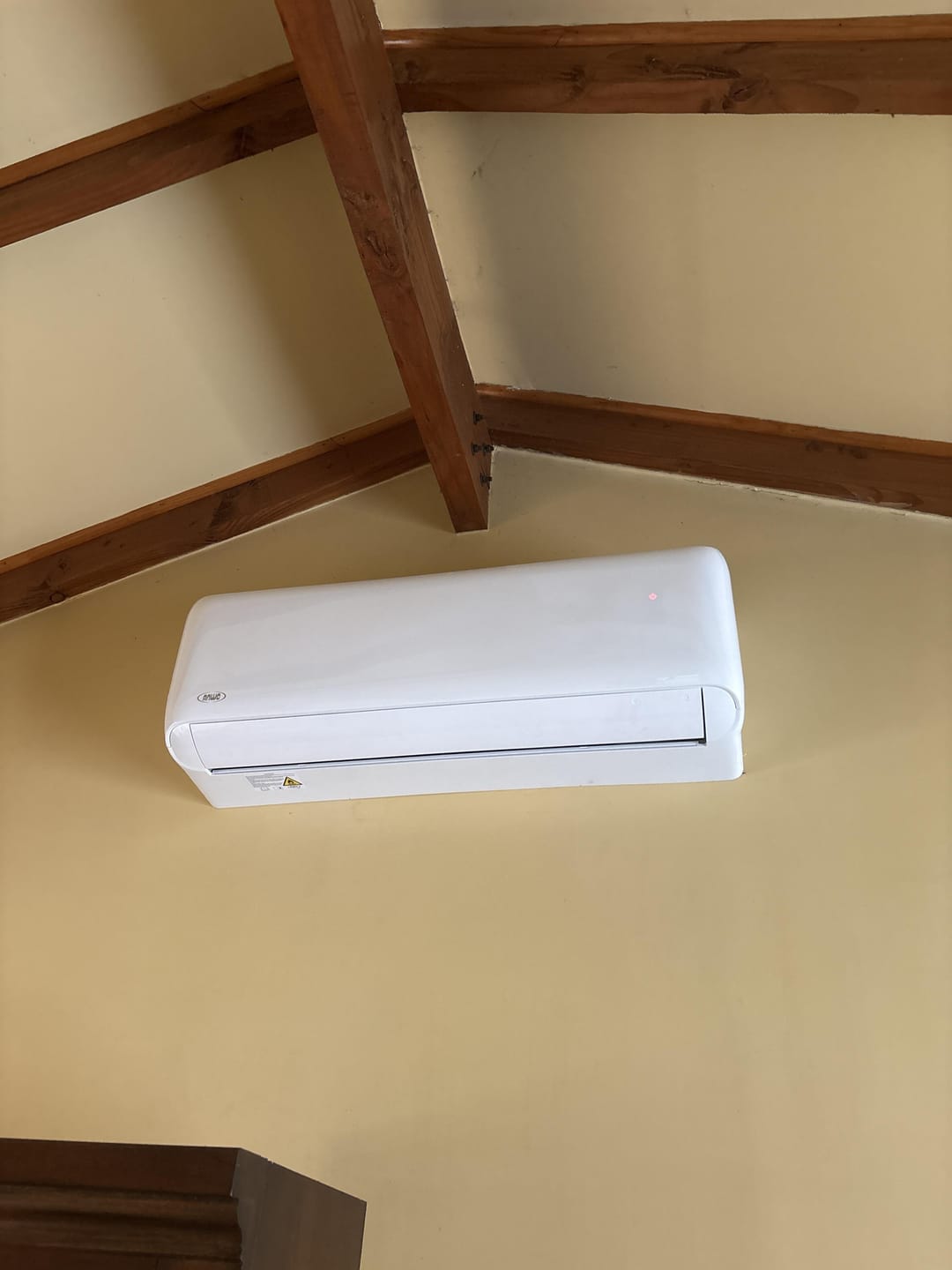 Customer photo review of SPLIT MURO INFINITY 24000BTU/h + SOPORTE EXTERIOR + INSTALACIÓN + GARANTÍA 1 AÑO RM