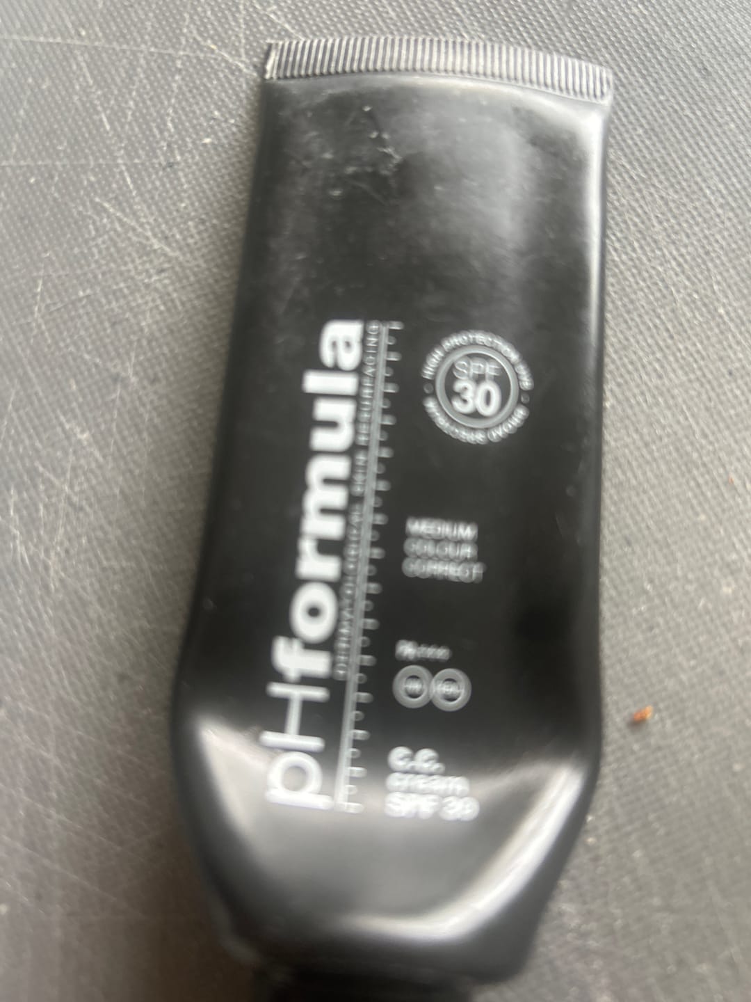 Customer photo review of pHformula CC CREAM SPF 30 - veido odos spalvą koreguojantis kremas (MEDIUM), 50 ml