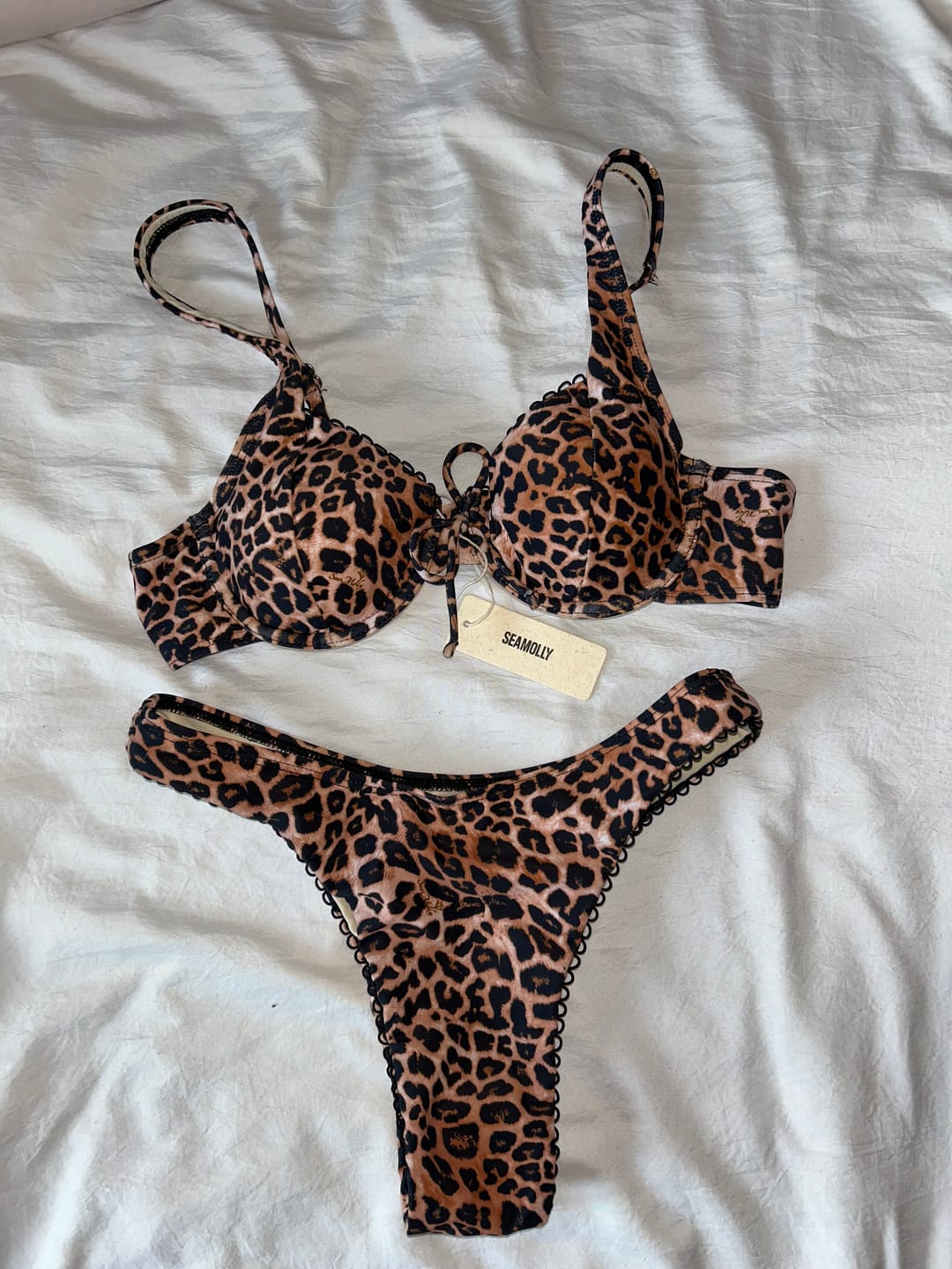 Customer photo review of Seamolly Leopard Picot Trim Bowknot Decor Underwire High Leg Bikini Set