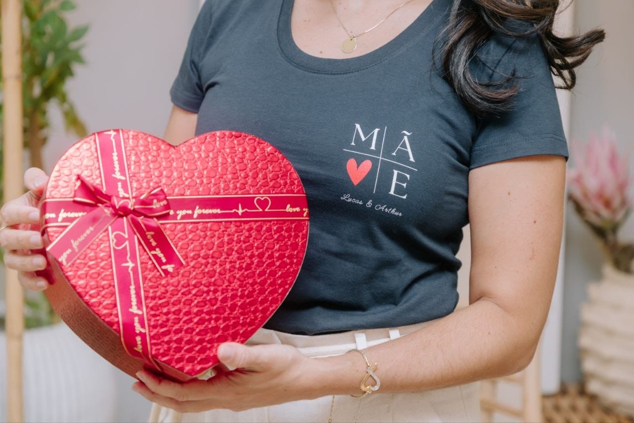 Customer photo review of Camiseta Personalizada MÃE / AVÓ MINIMALISTA - Algodão 100%