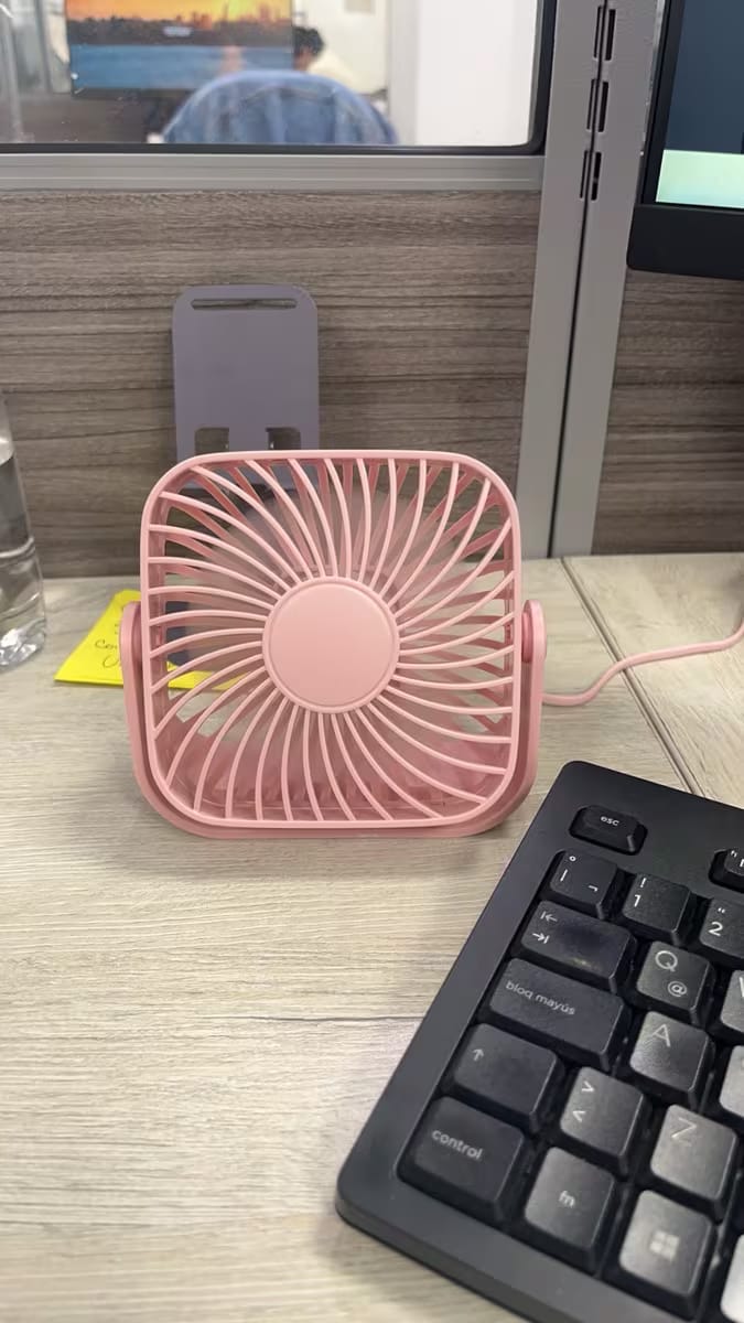 Customer photo review of USB Mini-Tischventilator – 10 cm Tragbarer 3-Stufen 360° Ventilator