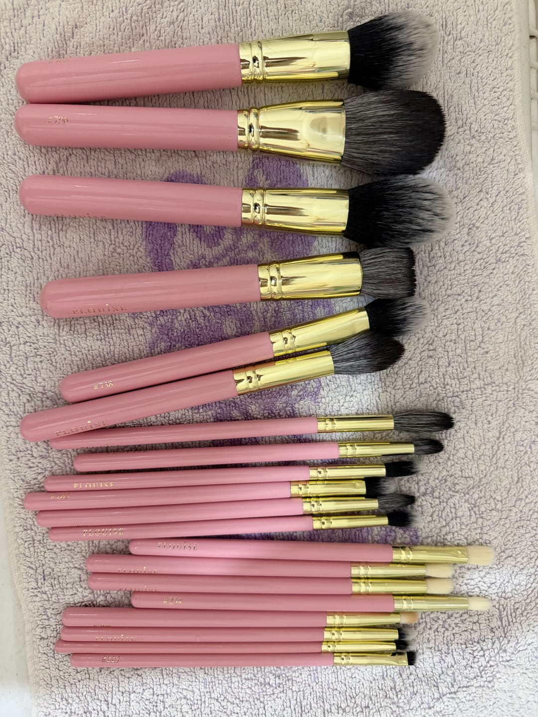 Customer photo review of P. Louise 20 Piece Makeup Brush Bundle