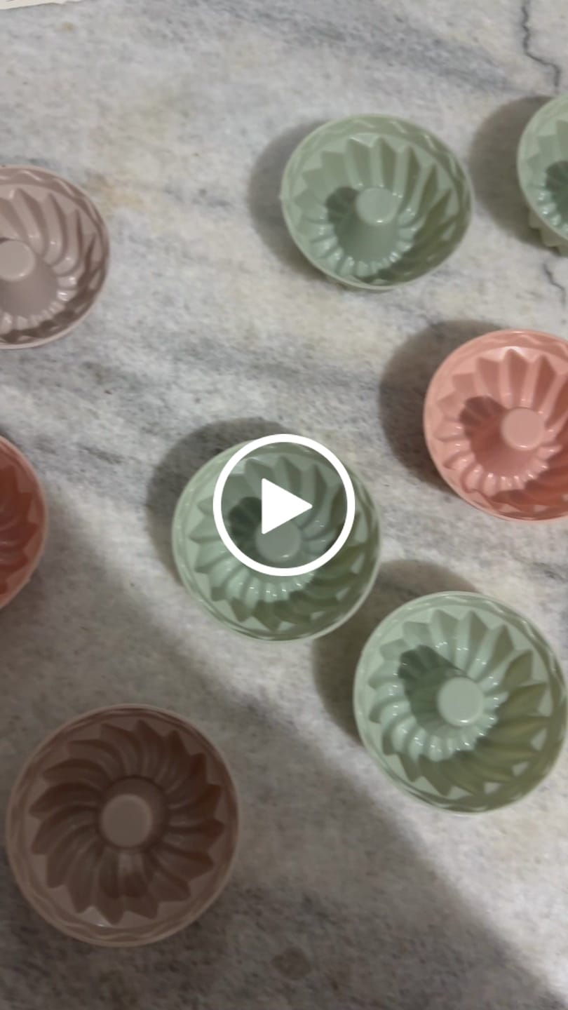 Customer video review of Silicone Donut Cake Mould G207 12P