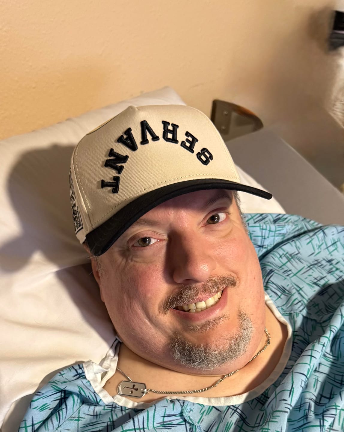 Customer photo review of ‘SERVANT’ Premium SnapBack - Cream/Black