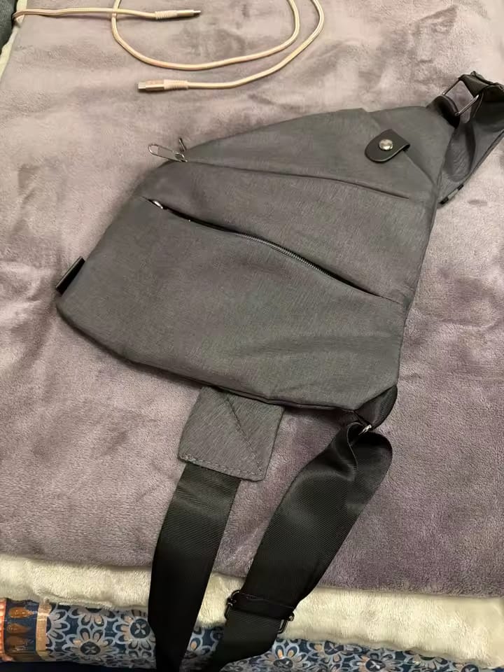 Customer photo review of Anti-Diebstahl-Slingtasche – Unisex Umhängetasche aus Nylon
