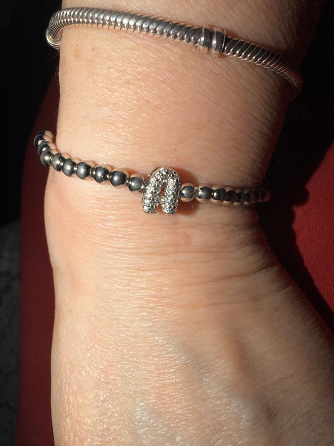 Customer photo review of Pulsera Plateada Con Inicial Mini Bubble Zirconia