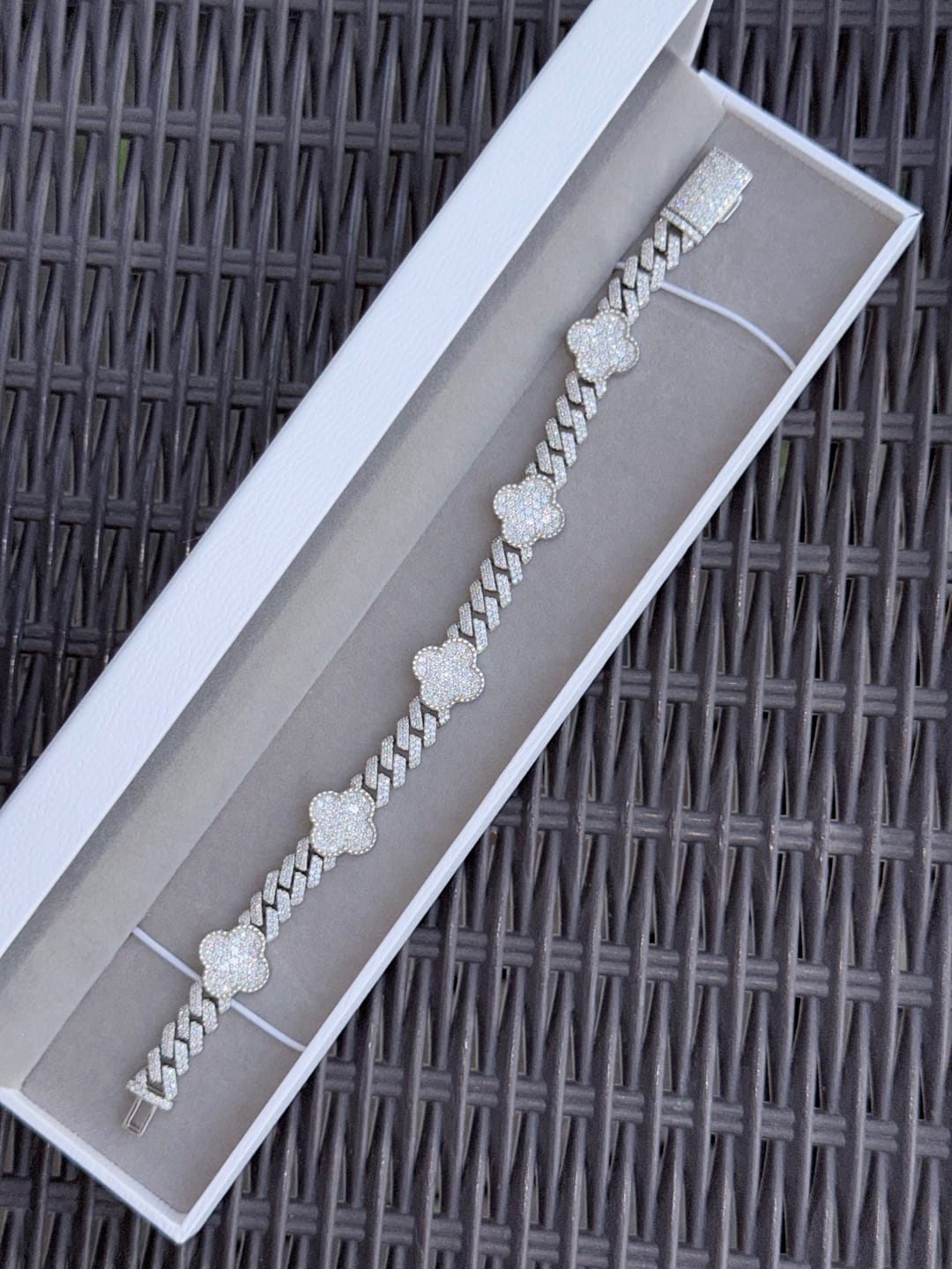 Customer photo review of 8MM Four-leaf Clover VVS Moissanite Cuban Link Chain