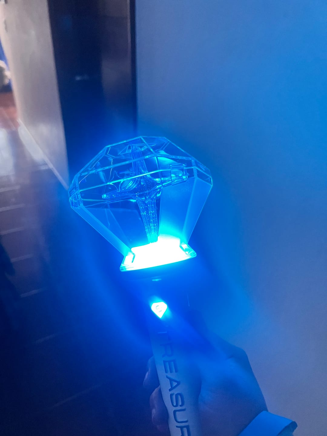Customer photo review of TREASURE - OFFICIAL LIGHT STICK VER.2