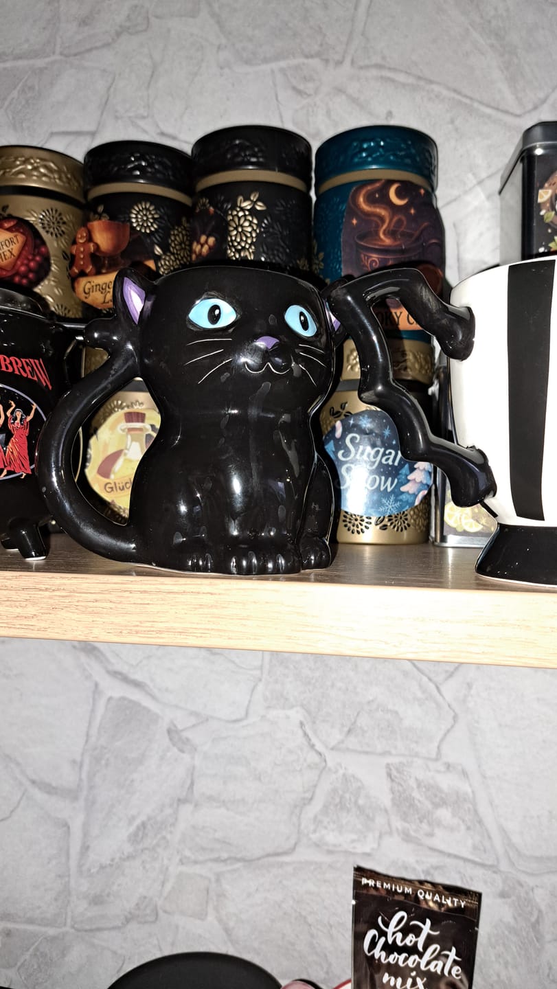 Customer photo review of Schwarze Katzentasse – Cute & Creepy