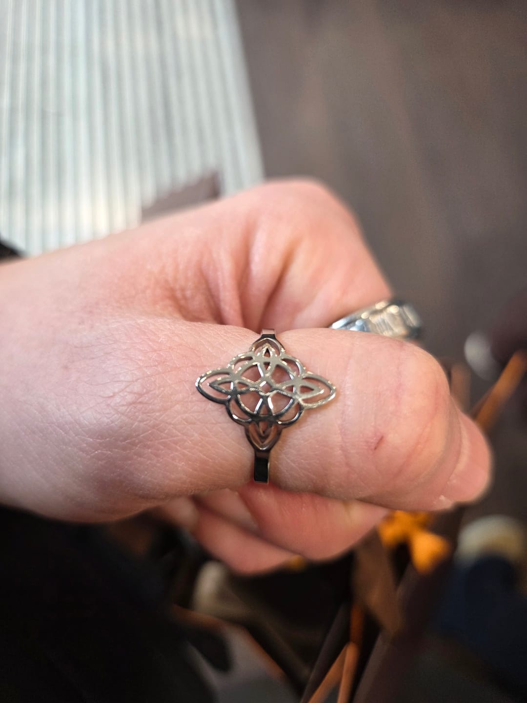 Customer photo review of Bague Ajustable "Protection Éternelle" - Noeud de Sorcière