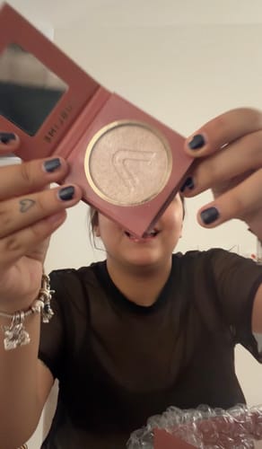 Customer photo review of ILUMINADOR COMPACTO SUBLIME