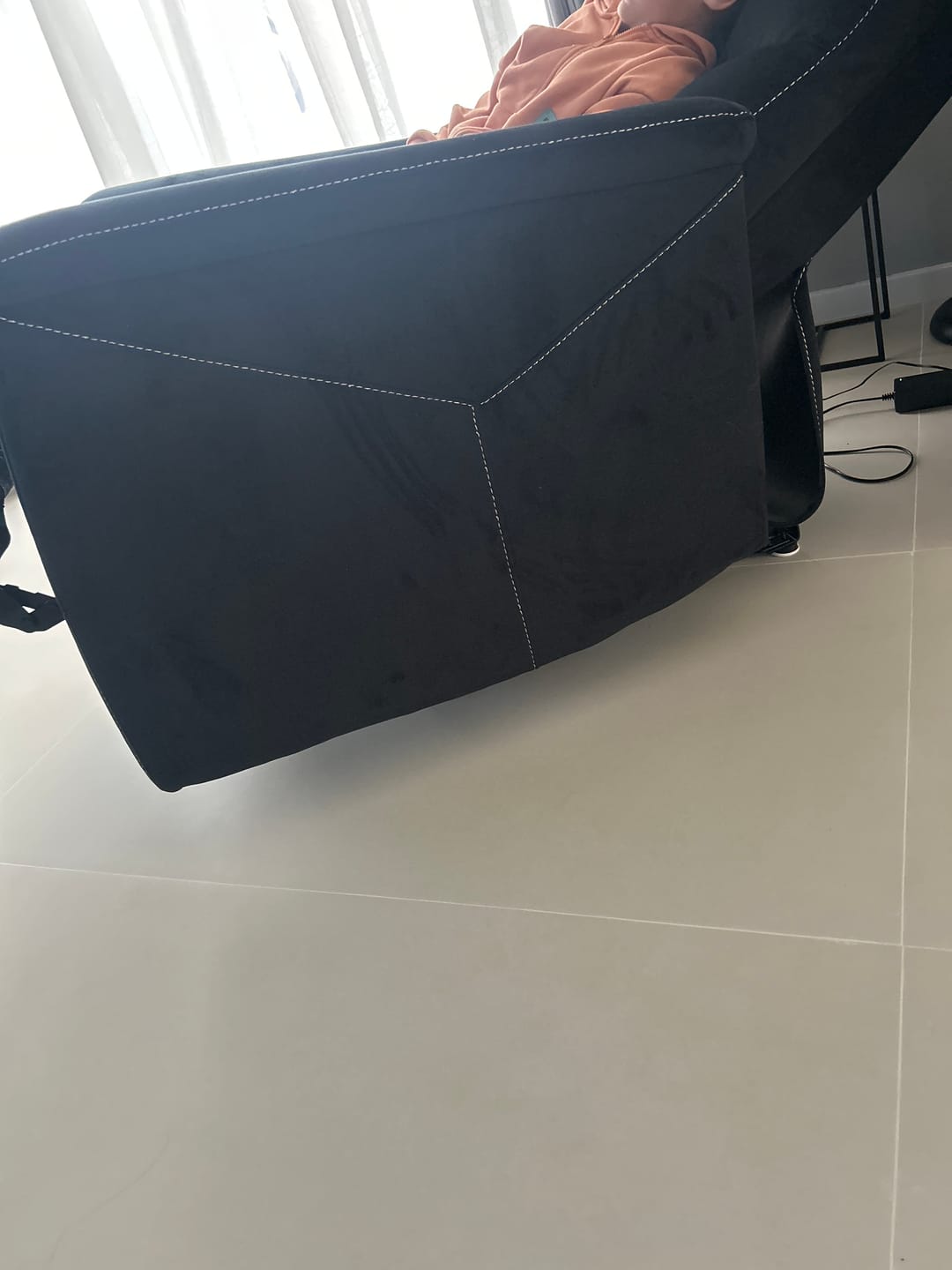 Customer photo review of Fotoliu recliner cu functie de masaj NEPTUN M, stofa catifelata negru - Bluvel 19, 76x94/160x96 cm
