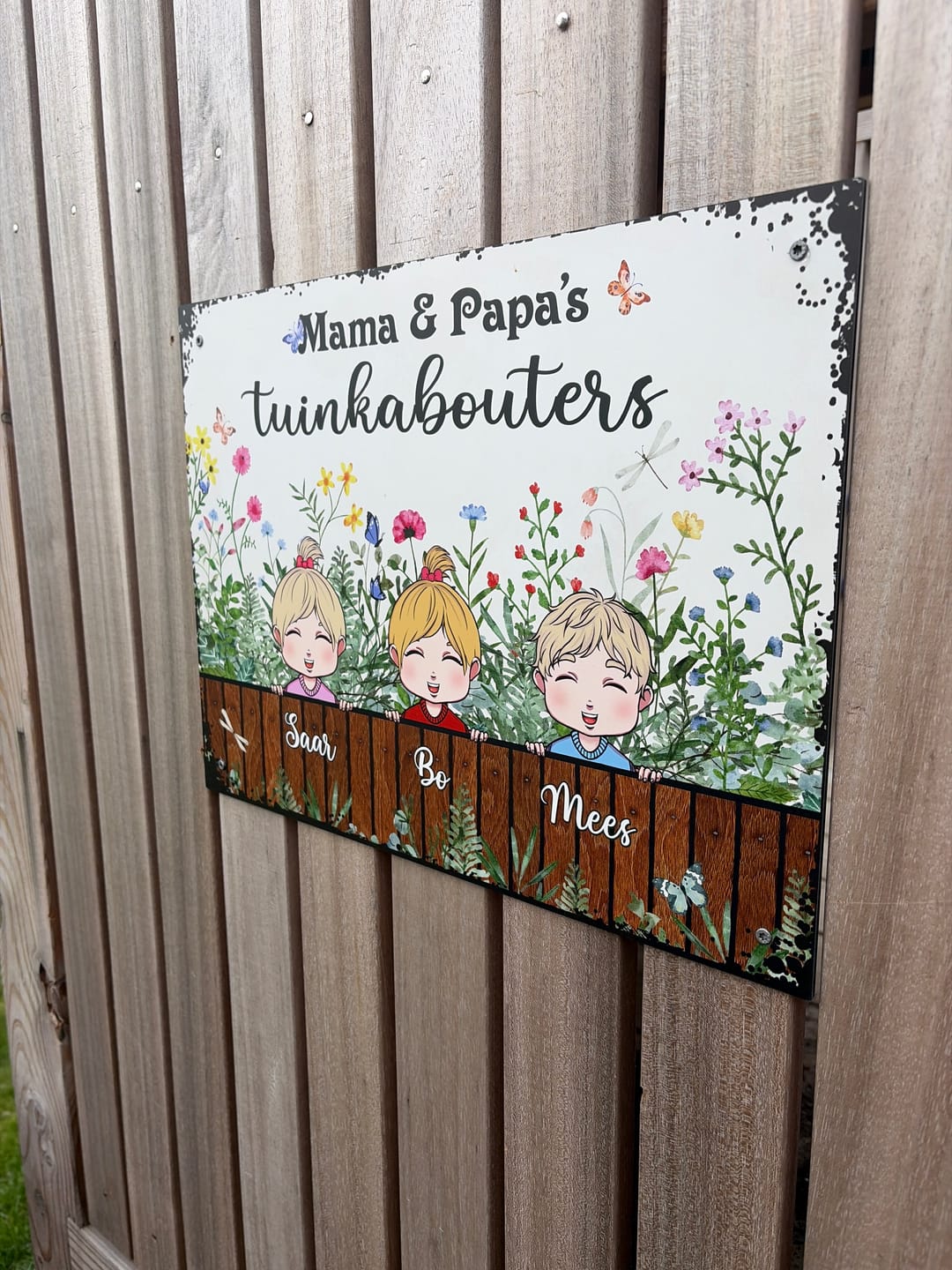 Customer photo review of De tuin van oma & opa - Deurbord met personaliseerbare kinderfiguren en botanisch ontwerp