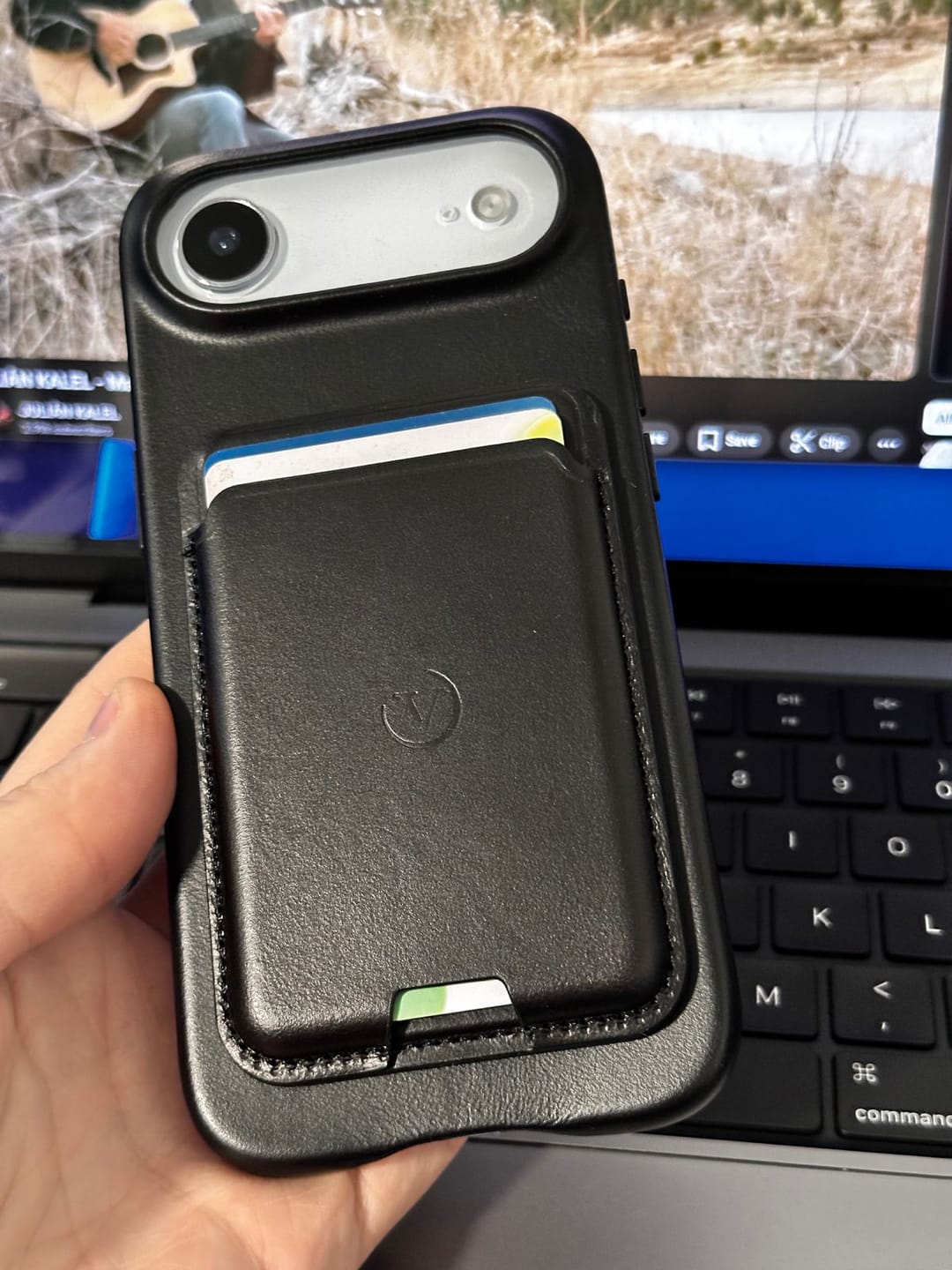 Customer photo review of Vanguard VN900 MagSafe Wallet V2 Pro