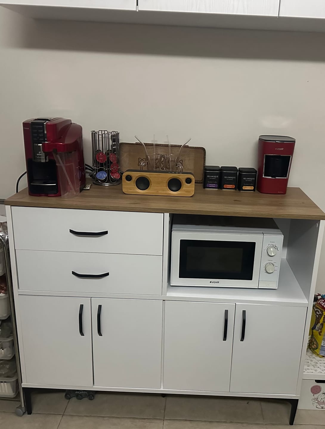 Customer photo review of Rani JE206 Kahve Köşesi Çok Amaçlı Dolap 4 Kapaklı 2 Çekmeceli Kiler Mutfak Dolabı Beyaz - Sepet Ceviz