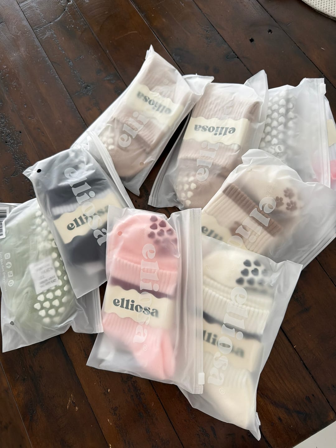 Customer photo review of Dual-Direction Grip Stripes - Oat Milk