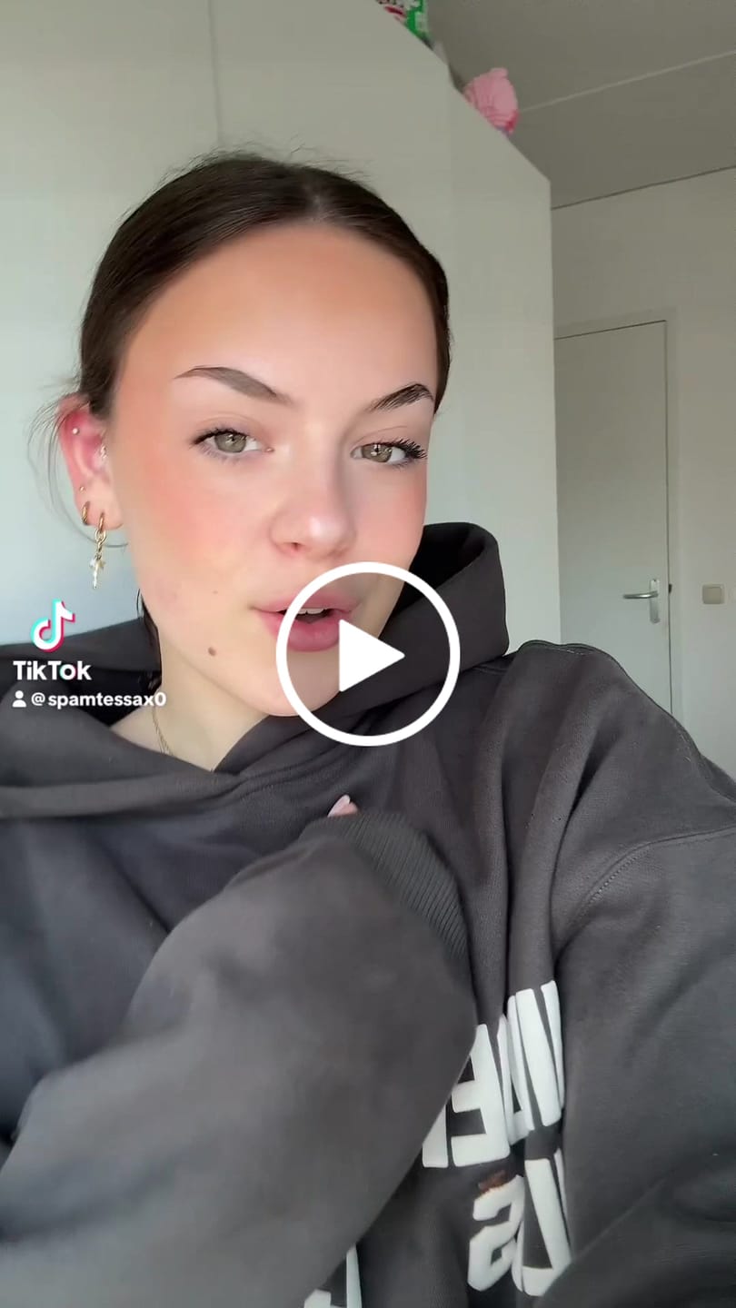 Avis vidéo d'un client sur le pantalon de survêtement à jambes droites « GATED COMMUNITY » gris foncé