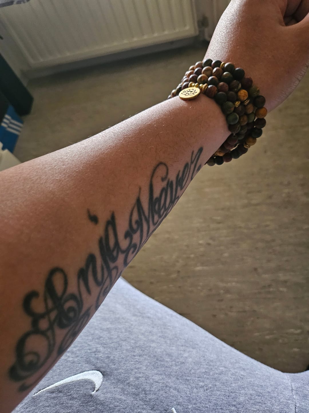 Customer photo review of Buddha Stones 108 Mala Perlen Picasso Jaspis Stein Mut Energie Armband