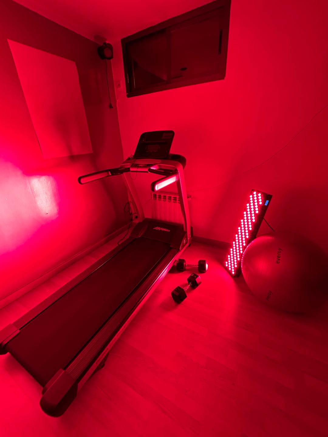Customer photo review of Koanna® Luma1000™ – Powerful, Mid-Size Red Light Therapy Panel