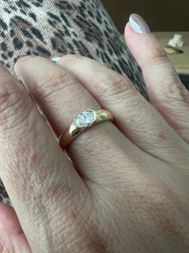 Customer photo review of Anillo Oval Grueso con Diamante Lab Grown 0.50 Ct Oro 14k