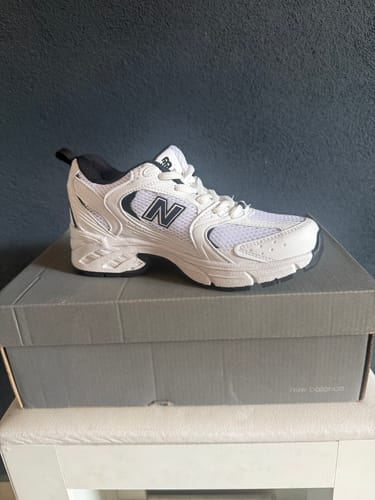 Customer photo review of Tenis New Balance 530 Blanco Negro 1.1 Premium