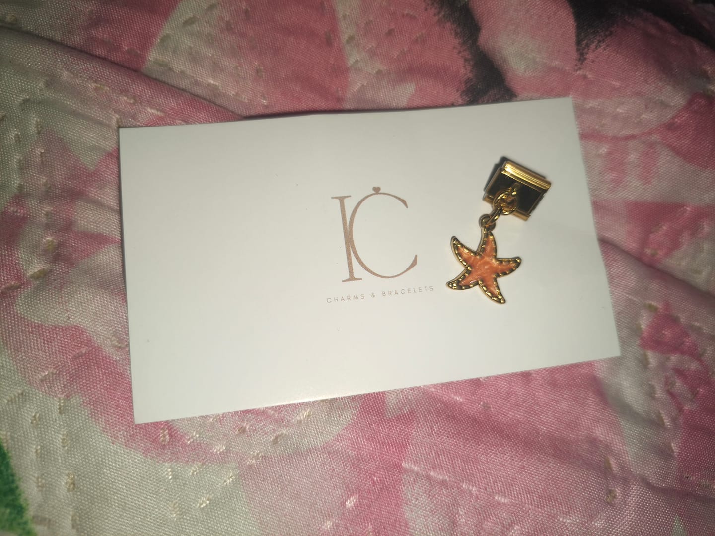 Customer photo review of Charm Estrella de Mar Rosa