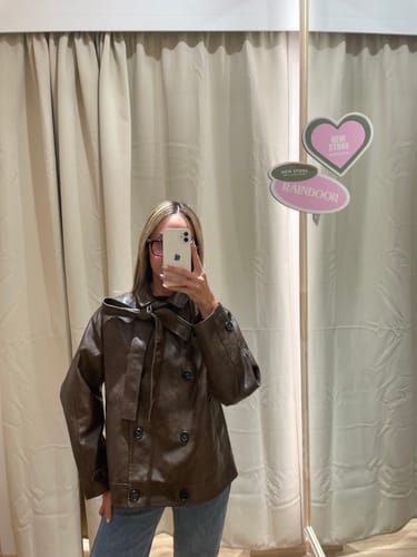 Customer photo review of Chaqueta Pu Lazo Brown