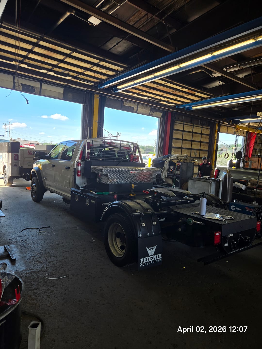 Customer photo review of Tulga T10 5th Wheel Hitch & No-Drill Easy Installation Mounting Kit for Dodge Ram Cab & Chassis Trucks - Hotshot Ready