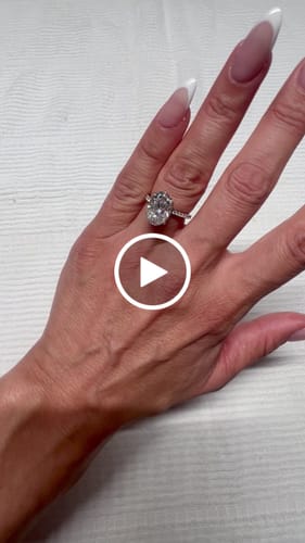 Customer video review of Louily Moissanite 4.0~5.5 Carat Oval Cut Engagement Ring
