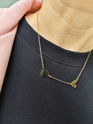 Customer photo review of Collar personalizado con corazón grabado