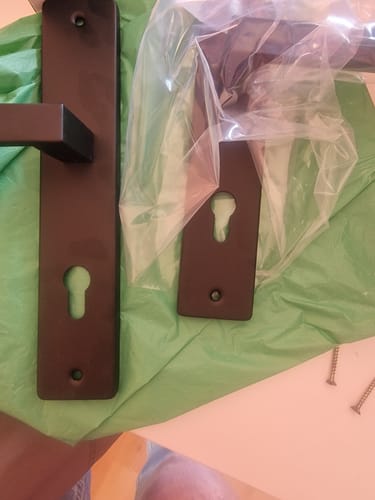 Customer photo review of Manilla con placa modelo 8003 de acero inoxidable acabado negro con bocallave 85