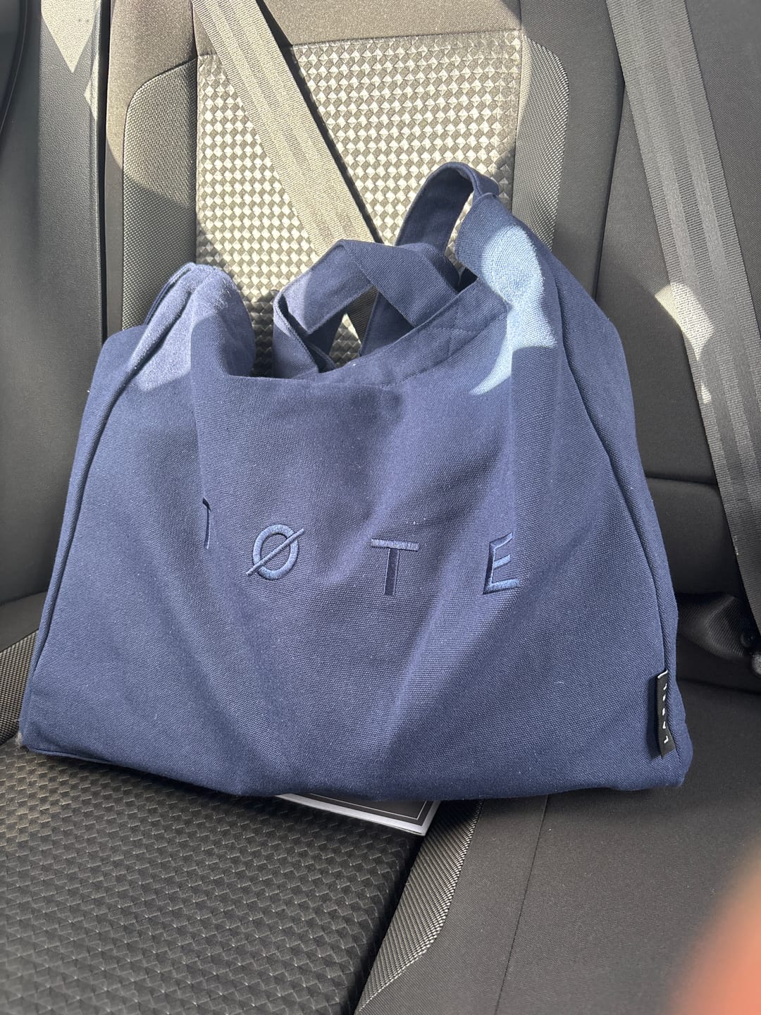 Customer photo review of Navy Blue TØTE Bag | Stitched