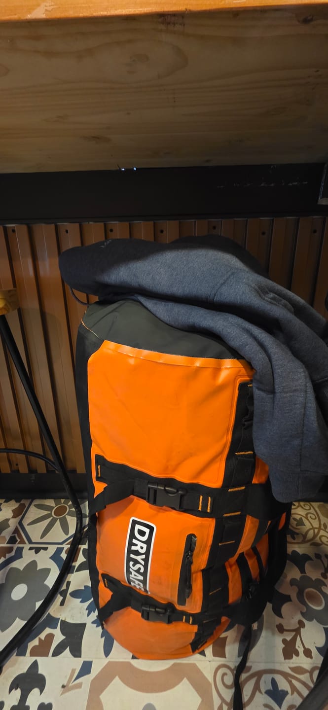 Customer photo review of Bolso Outdoor ANKEN 80 Lts Impermeable DRYSAFE Naranjo