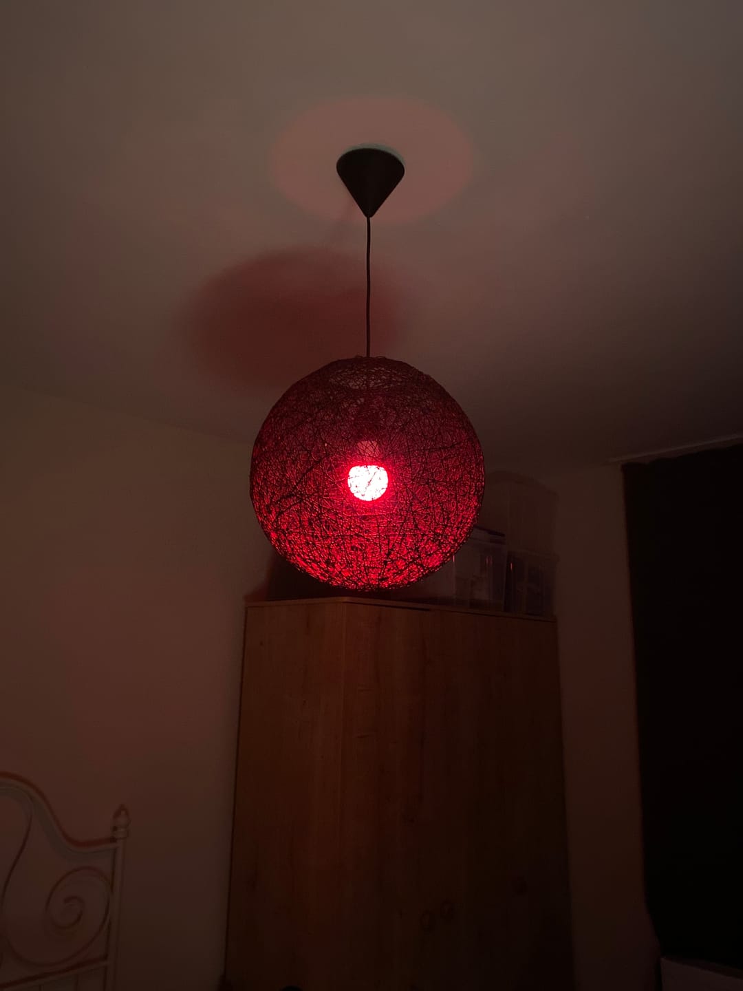 Customer photo review of Akıllı Ampul | 9W, Wifi, 16 Milyon Renk, Mobil Kontrollü, Sesli Komut, RGB Led Ampul (X7021)