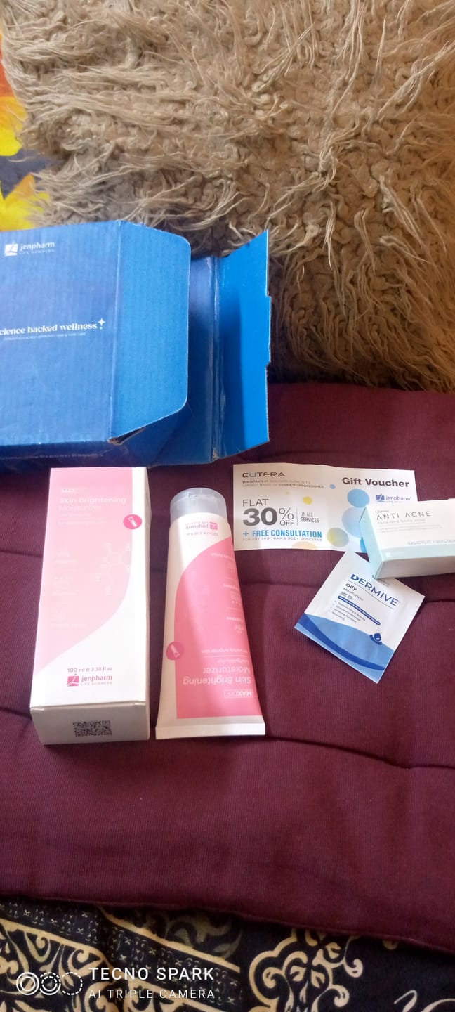 Customer photo review of Maxdif Brightening Moisturizer