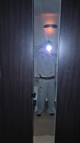 Reviewer shows the fit of the grey Double Waist Baggy Sweatpants in a full-length mirror selfie.