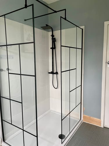 Customer photo review of Black Abstract Enclosure with Stone Shower Tray - Various Sizes Available