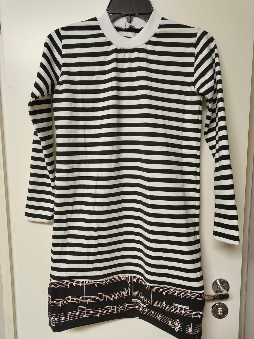 Customer photo review of Punamusta Ruutu Neulos - Pala