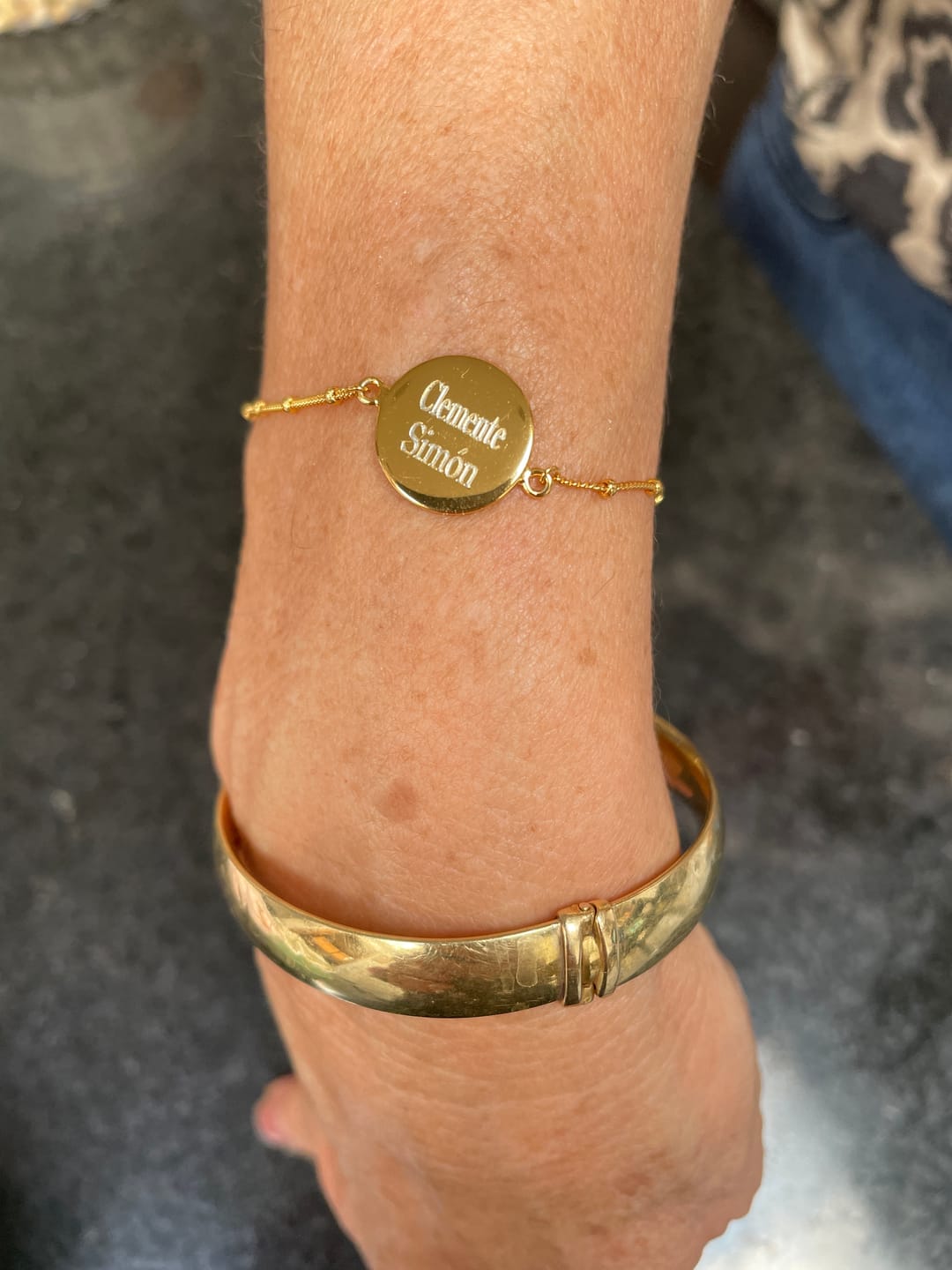 Customer photo review of PULSERA MEDALLA 14MM PARA GRABAR BAÑADA EN ORO