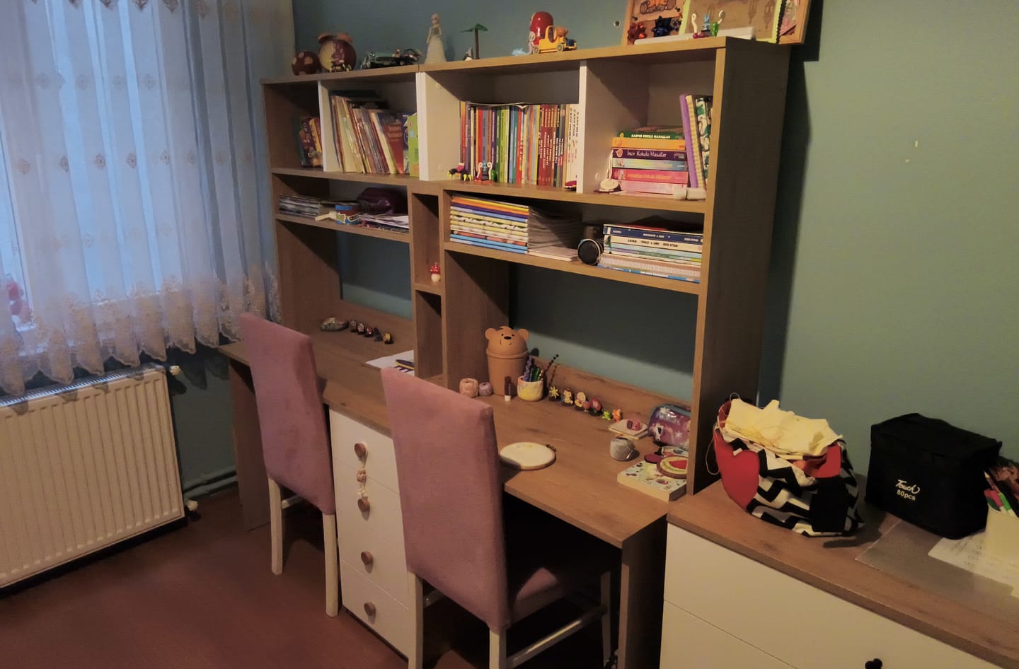 Customer photo review of Rani HA130 İki Kişilik Raflı 2 Kapaklı 4 Çekmeceli Çalışma Ofis Bilgisayar Masası Sepet Ceviz - Beyaz