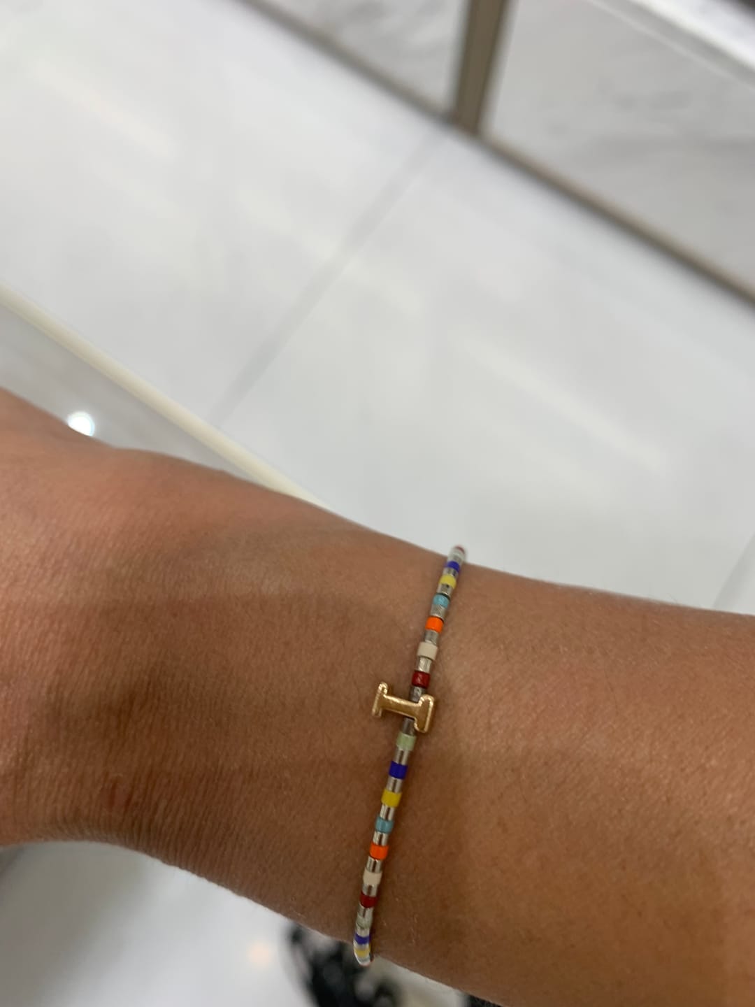 Customer photo review of Pulsera Chaquiras Rainbow Con Inicial