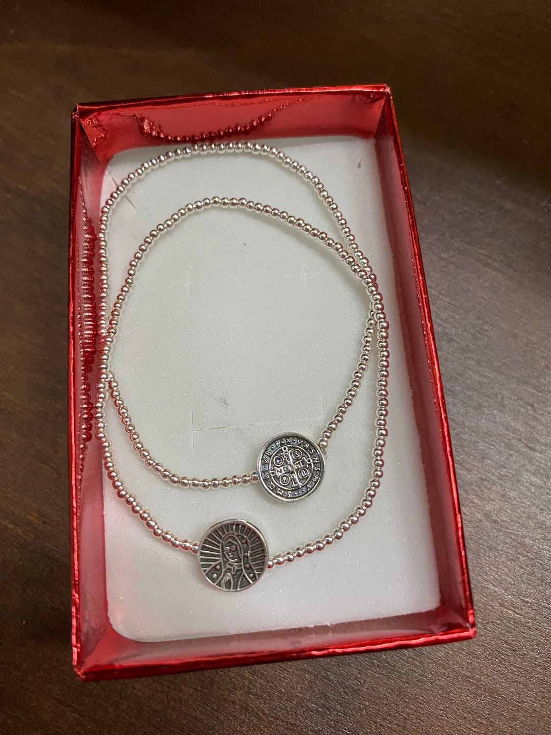 Customer photo review of 2 Pulseras San Benito y Virgen de Guadalupe
