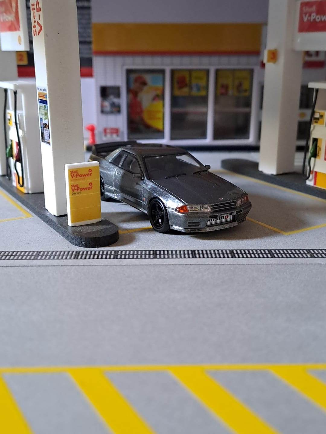 Customer photo review of (PRE-ORDER) MINI GT 1:64 Nissan Skyline GT-R  (NISMO BNR32 CRS Version) Dark Metal Gray MGT01024-R