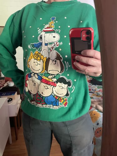 Customer photo review of Vintage 90s Peanuts Snoopy & Friends Christmas Sweatshirt (M)
