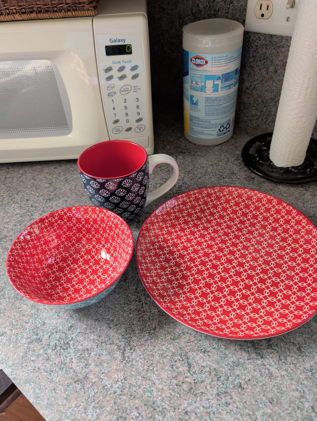 Customer photo review of Mosaian 24-Piece Dinnerware Set